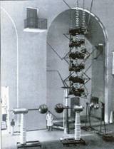 Bild 13: 2 Mio. Volt- Stoßanlage im Höchstspannungs-Versuchsfeld